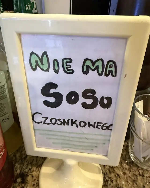 Tabliczka: Nie ma sosu czosnkowego